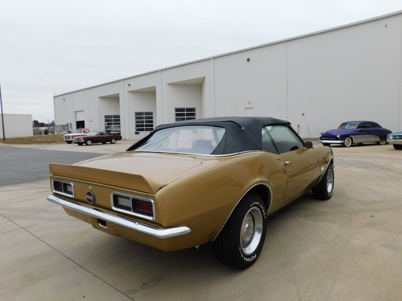 Chevrolet-Camaro-Coupe-1968-Gold-Black-148713-10