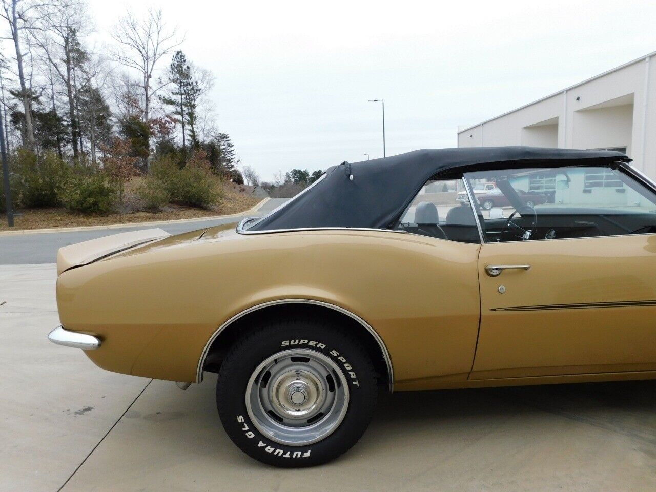 Chevrolet-Camaro-Coupe-1968-Gold-Black-148713-11