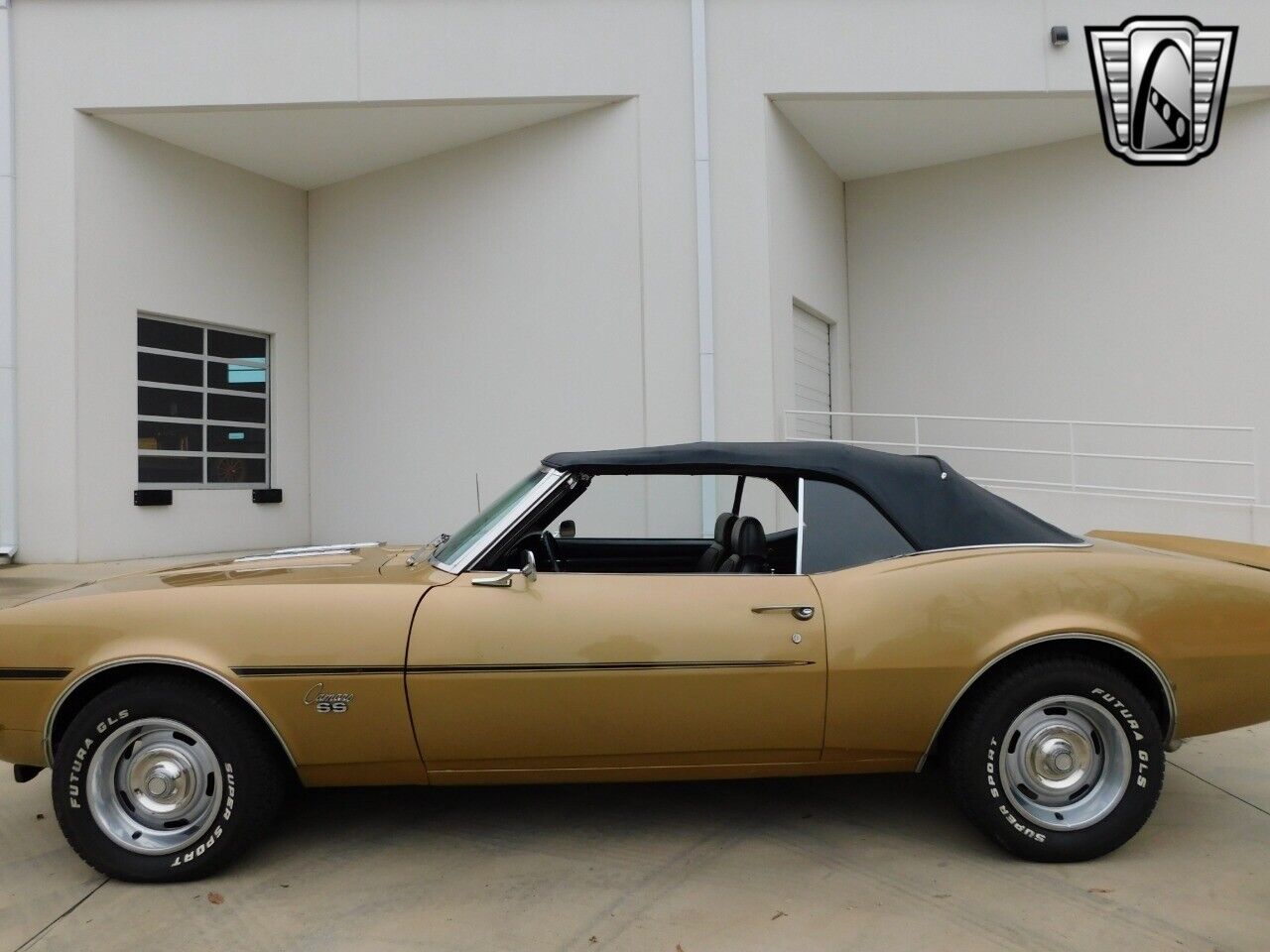 Chevrolet-Camaro-Coupe-1968-Gold-Black-148713-6