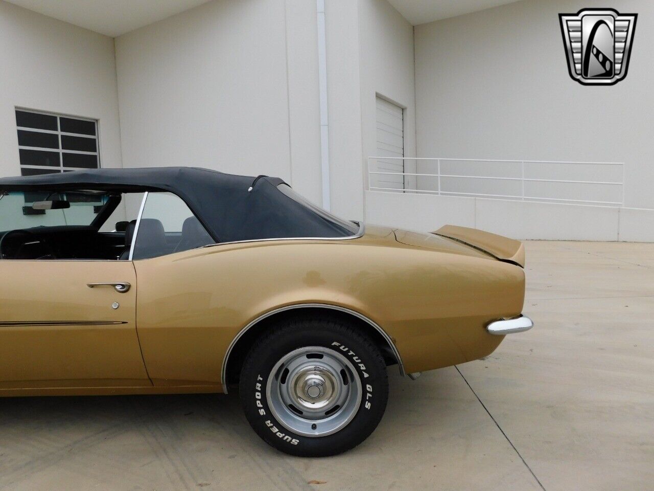 Chevrolet-Camaro-Coupe-1968-Gold-Black-148713-7