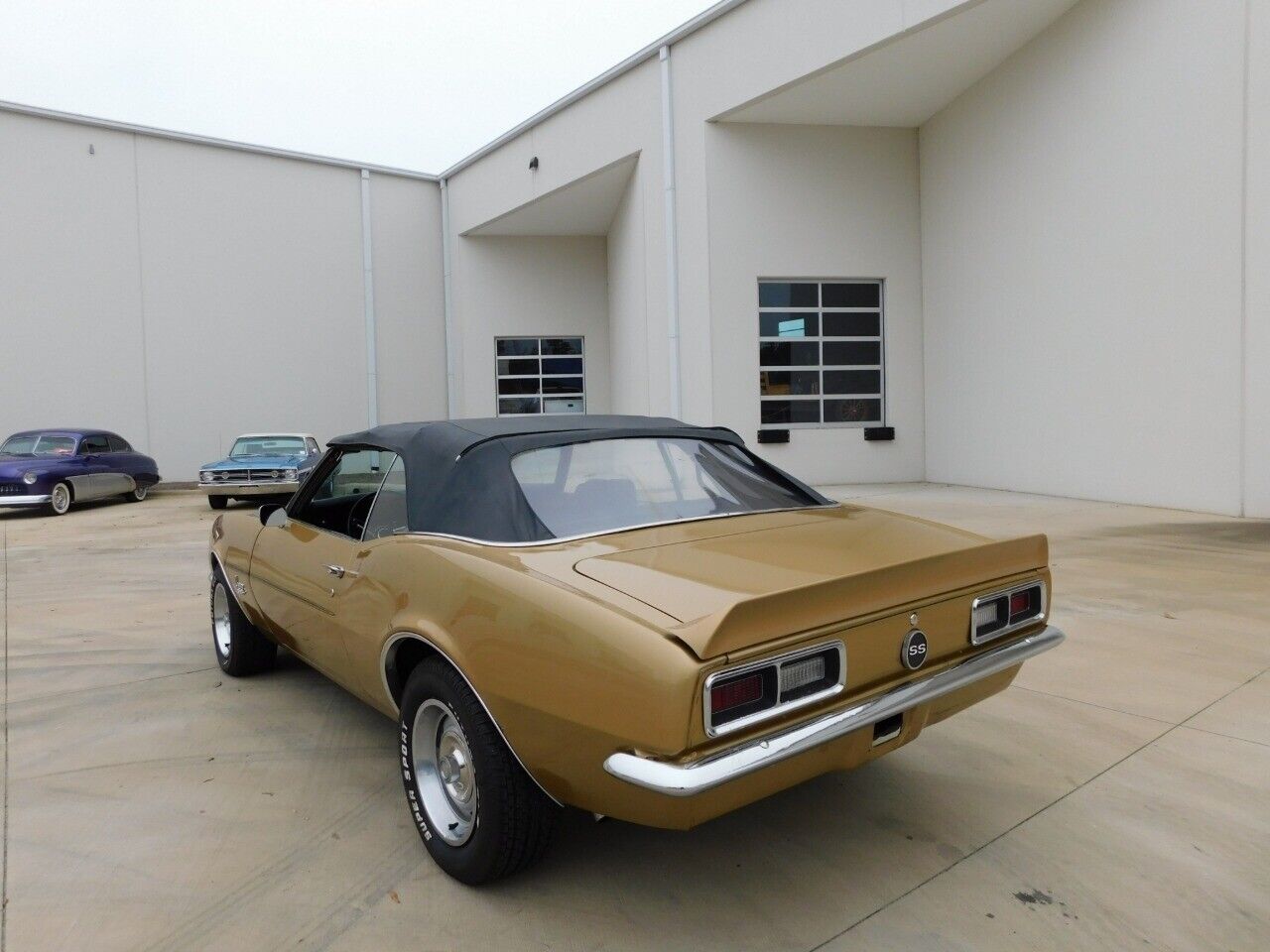 Chevrolet-Camaro-Coupe-1968-Gold-Black-148713-8