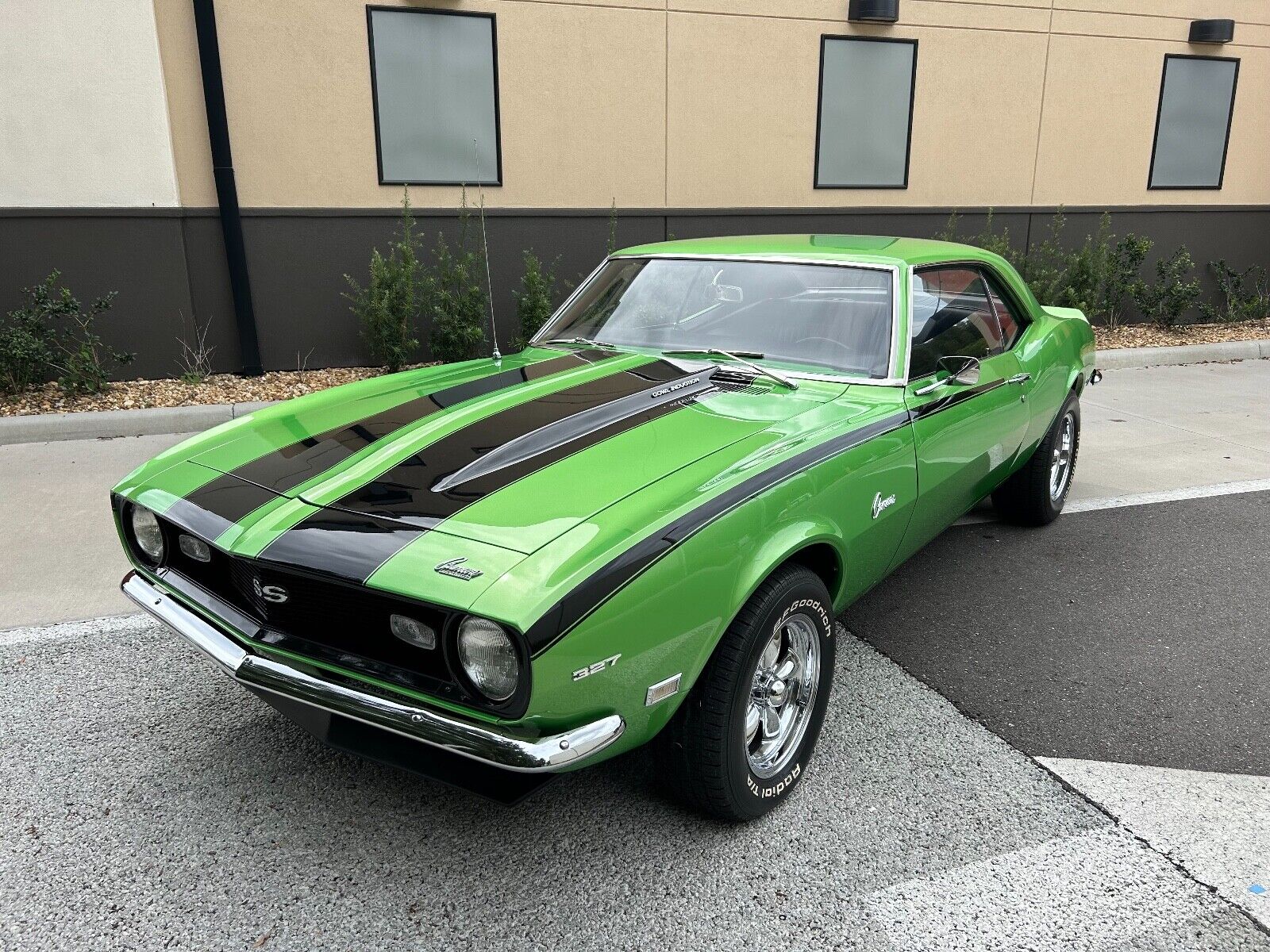 Chevrolet-Camaro-Coupe-1968-Green-Black-2945-4