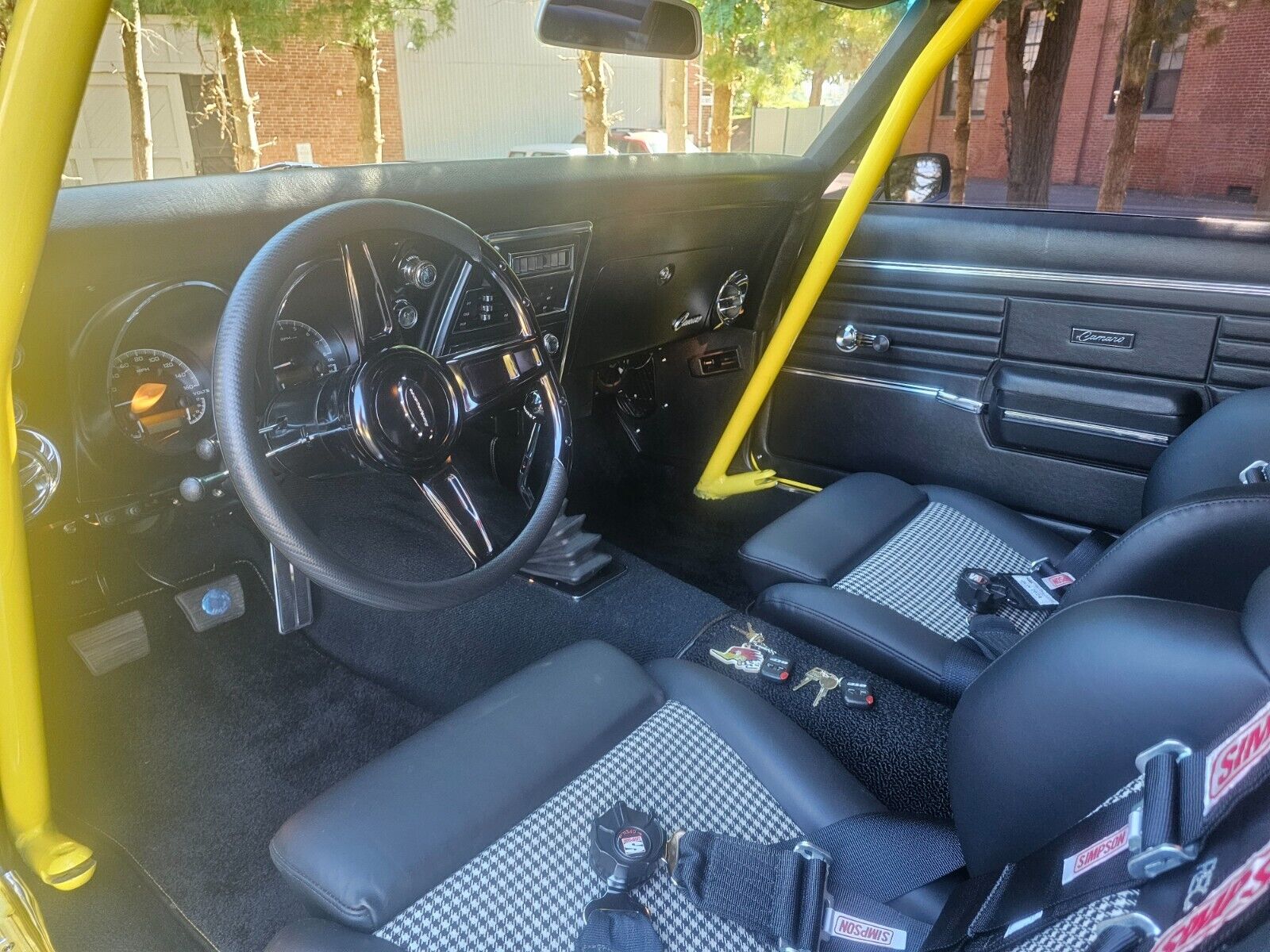 Chevrolet-Camaro-Coupe-1968-Yellow-Black-2736-18