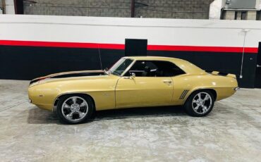 Chevrolet-Camaro-Coupe-1969-Gold-Black-0-1