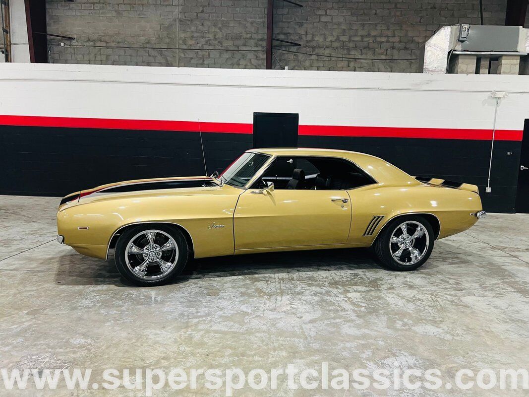 Chevrolet-Camaro-Coupe-1969-Gold-Black-0-1