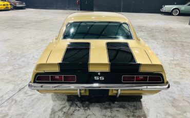 Chevrolet-Camaro-Coupe-1969-Gold-Black-0-4