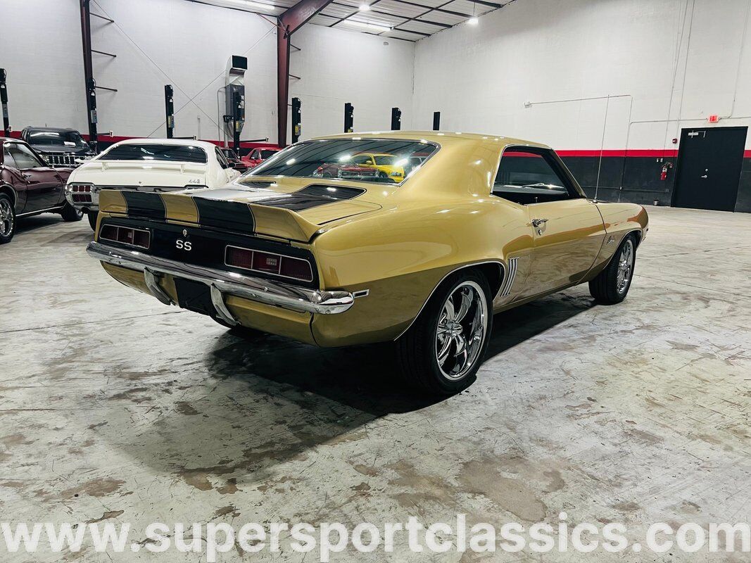 Chevrolet-Camaro-Coupe-1969-Gold-Black-0-5