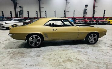 Chevrolet-Camaro-Coupe-1969-Gold-Black-0-6