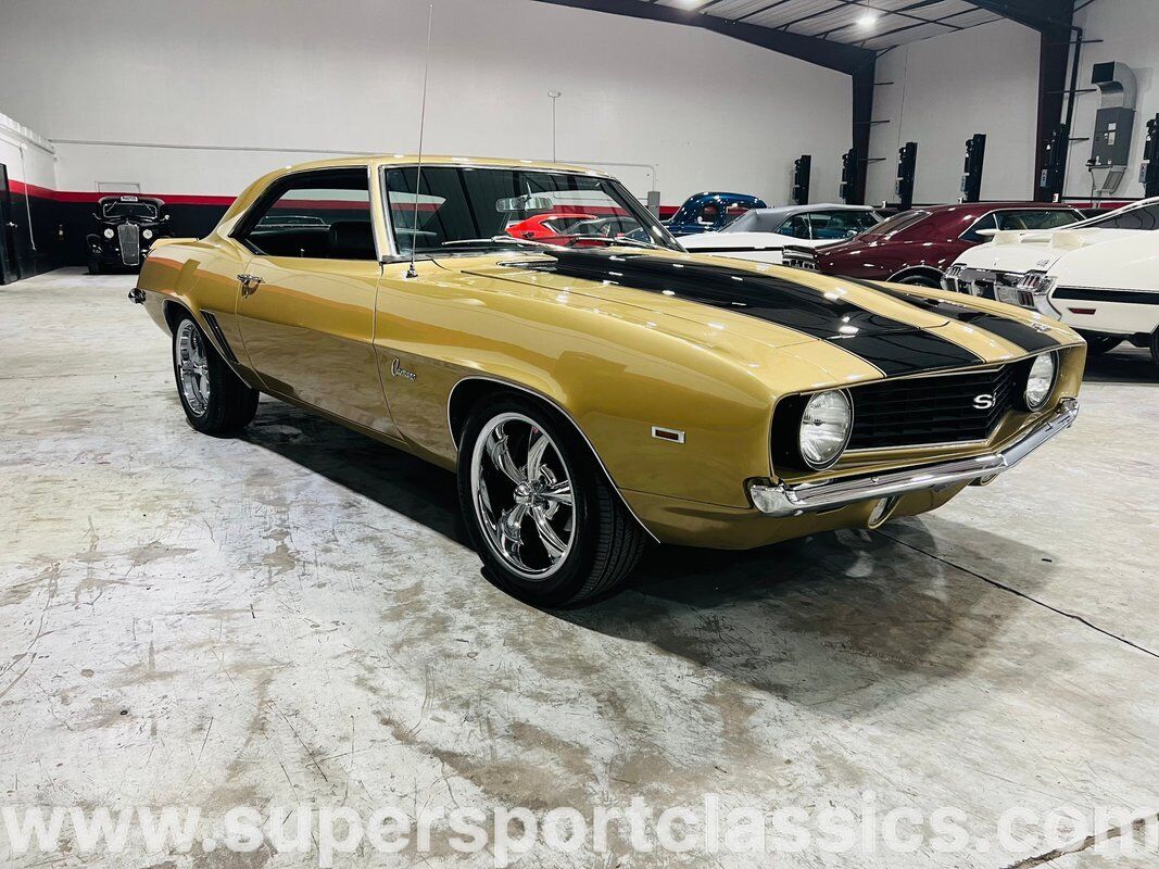 Chevrolet-Camaro-Coupe-1969-Gold-Black-0-7