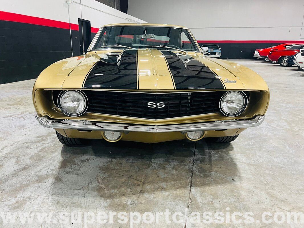 Chevrolet-Camaro-Coupe-1969-Gold-Black-0-8