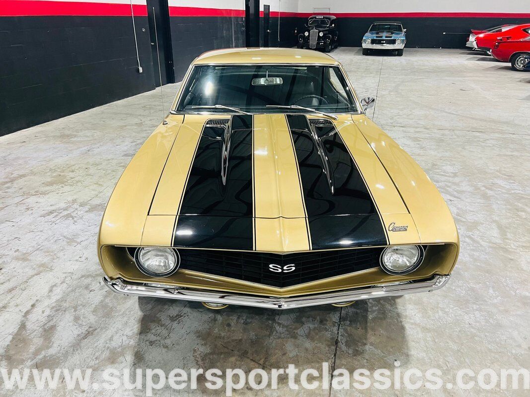 Chevrolet-Camaro-Coupe-1969-Gold-Black-0-9