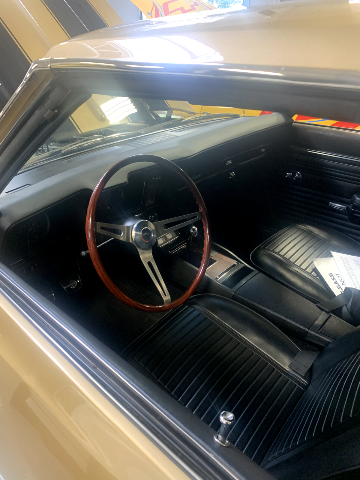 Chevrolet-Camaro-Coupe-1969-Gold-Black-151278-7