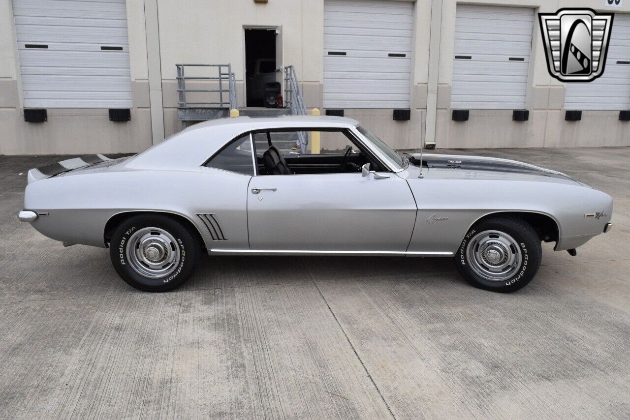 Chevrolet-Camaro-Coupe-1969-Gray-Black-13977-4