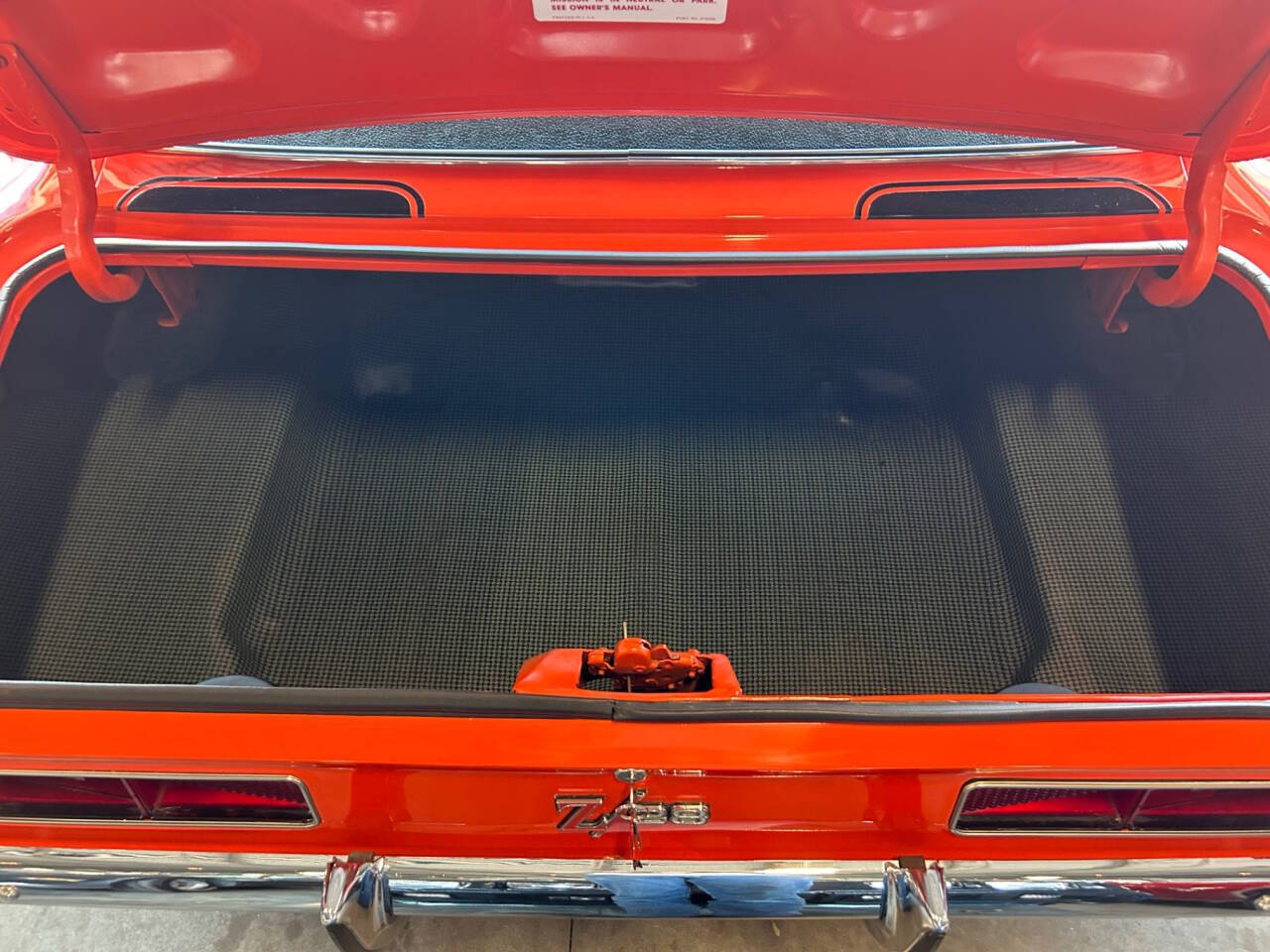 Chevrolet-Camaro-Coupe-1969-Orange-Black-137412-7