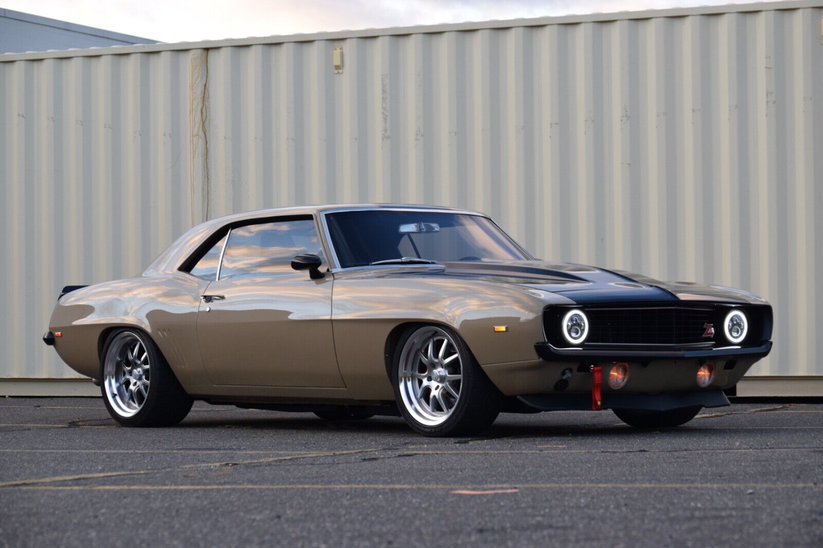 Chevrolet-Camaro-Coupe-1969-Tan-Black-966-1