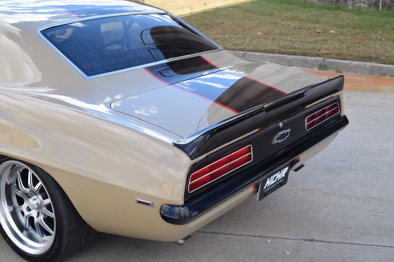 Chevrolet-Camaro-Coupe-1969-Tan-Black-966-37