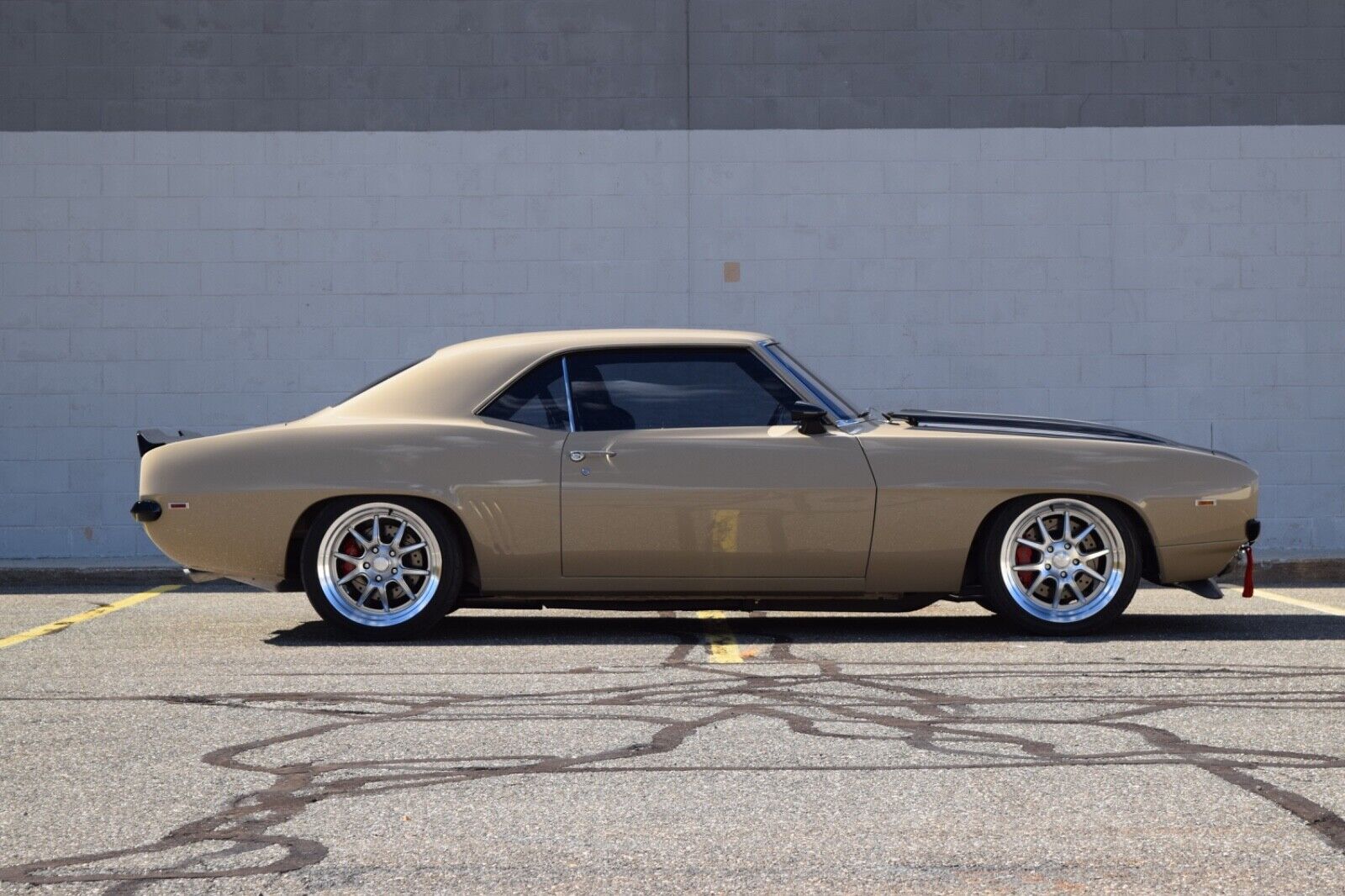 Chevrolet-Camaro-Coupe-1969-Tan-Black-966-4