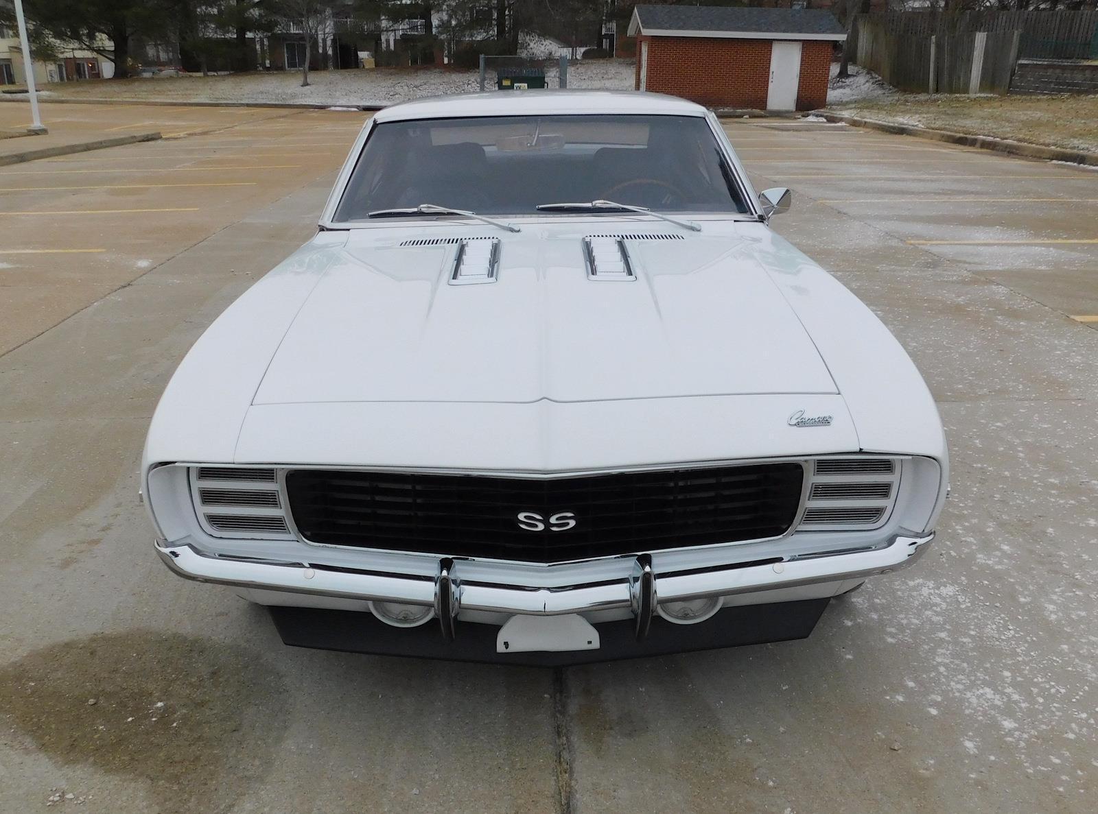 Chevrolet-Camaro-Coupe-1969-White-Blue-27010-15