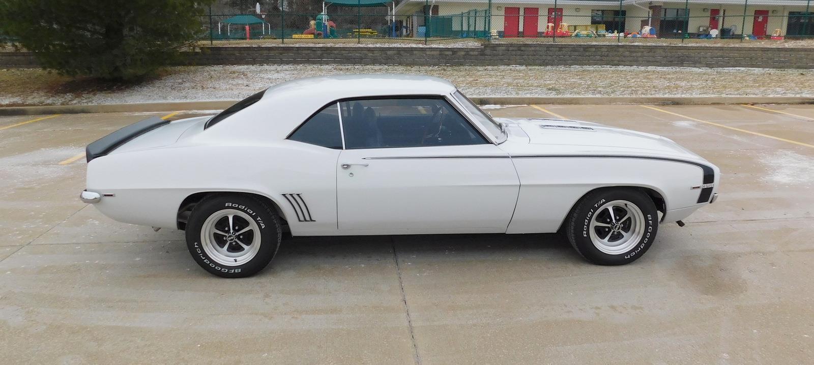 Chevrolet-Camaro-Coupe-1969-White-Blue-27010-18