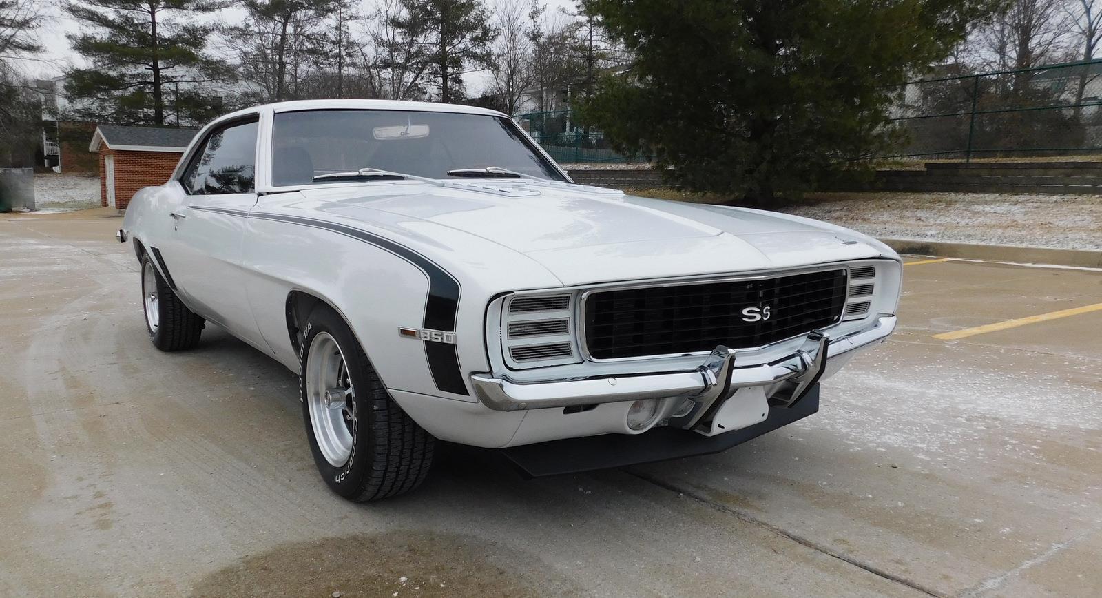 Chevrolet-Camaro-Coupe-1969-White-Blue-27010-8