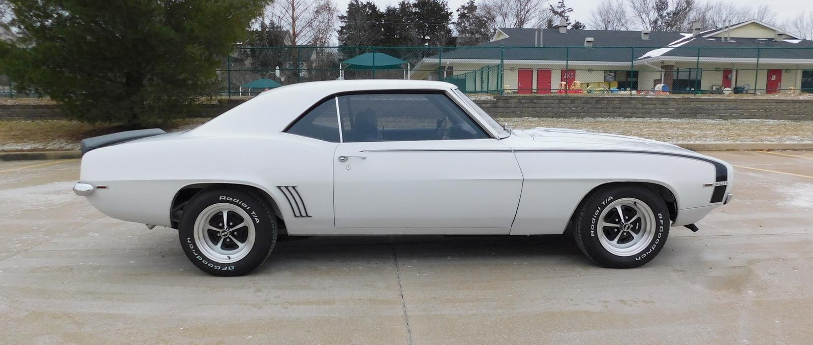 Chevrolet-Camaro-Coupe-1969-White-Blue-27010-9