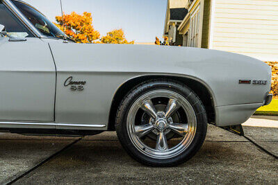 Chevrolet-Camaro-Coupe-1969-White-Red-2-10