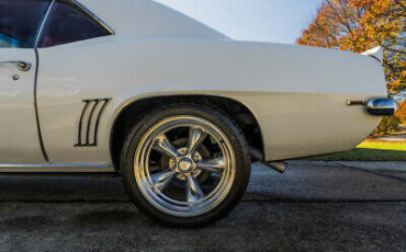 Chevrolet-Camaro-Coupe-1969-White-Red-2-4