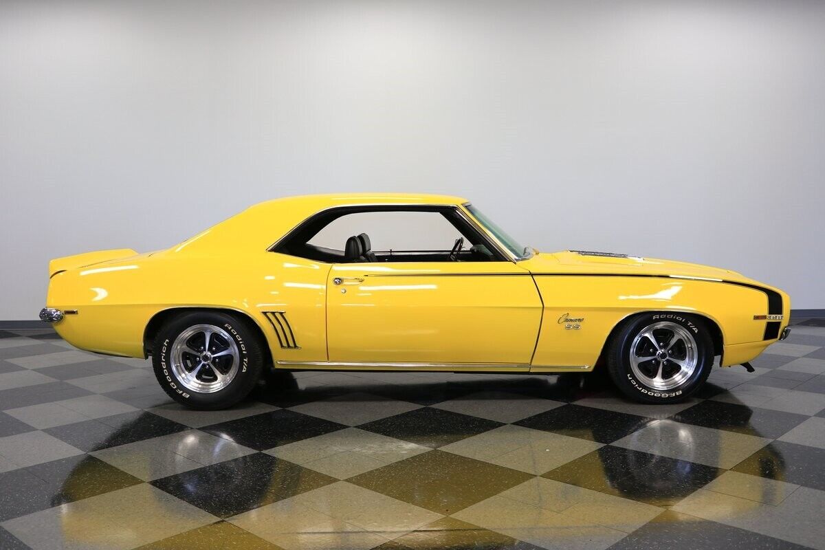 Chevrolet-Camaro-Coupe-1969-Yellow-Black-102160-32