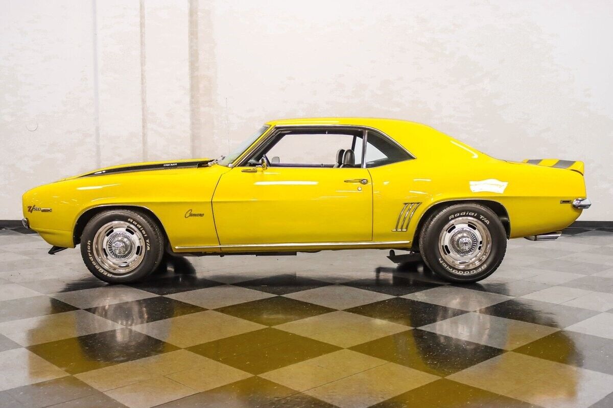 Chevrolet-Camaro-Coupe-1969-Yellow-Black-16113-2