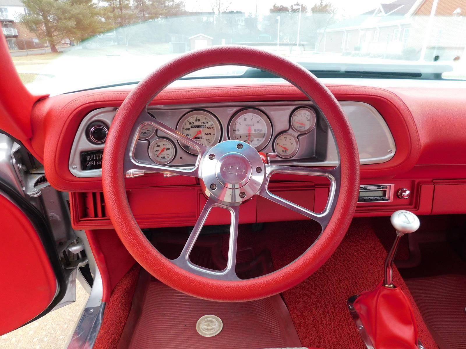 Chevrolet-Camaro-Coupe-1970-Silver-Red-1511-10