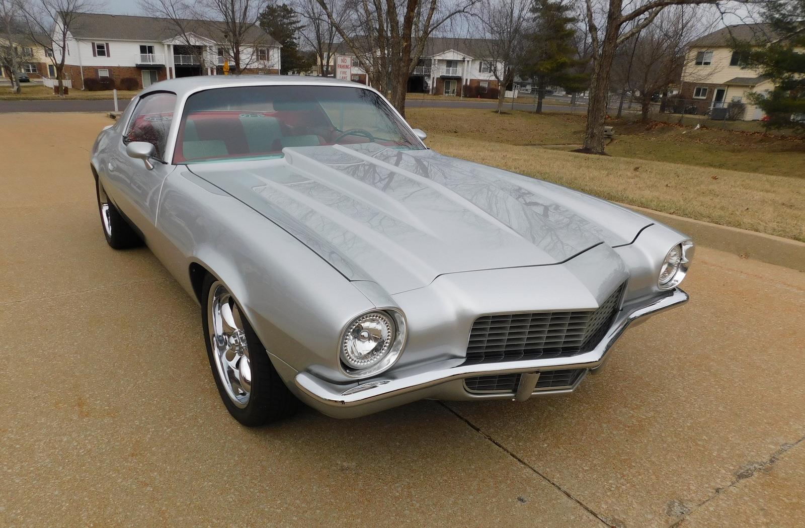 Chevrolet-Camaro-Coupe-1970-Silver-Red-1511-14