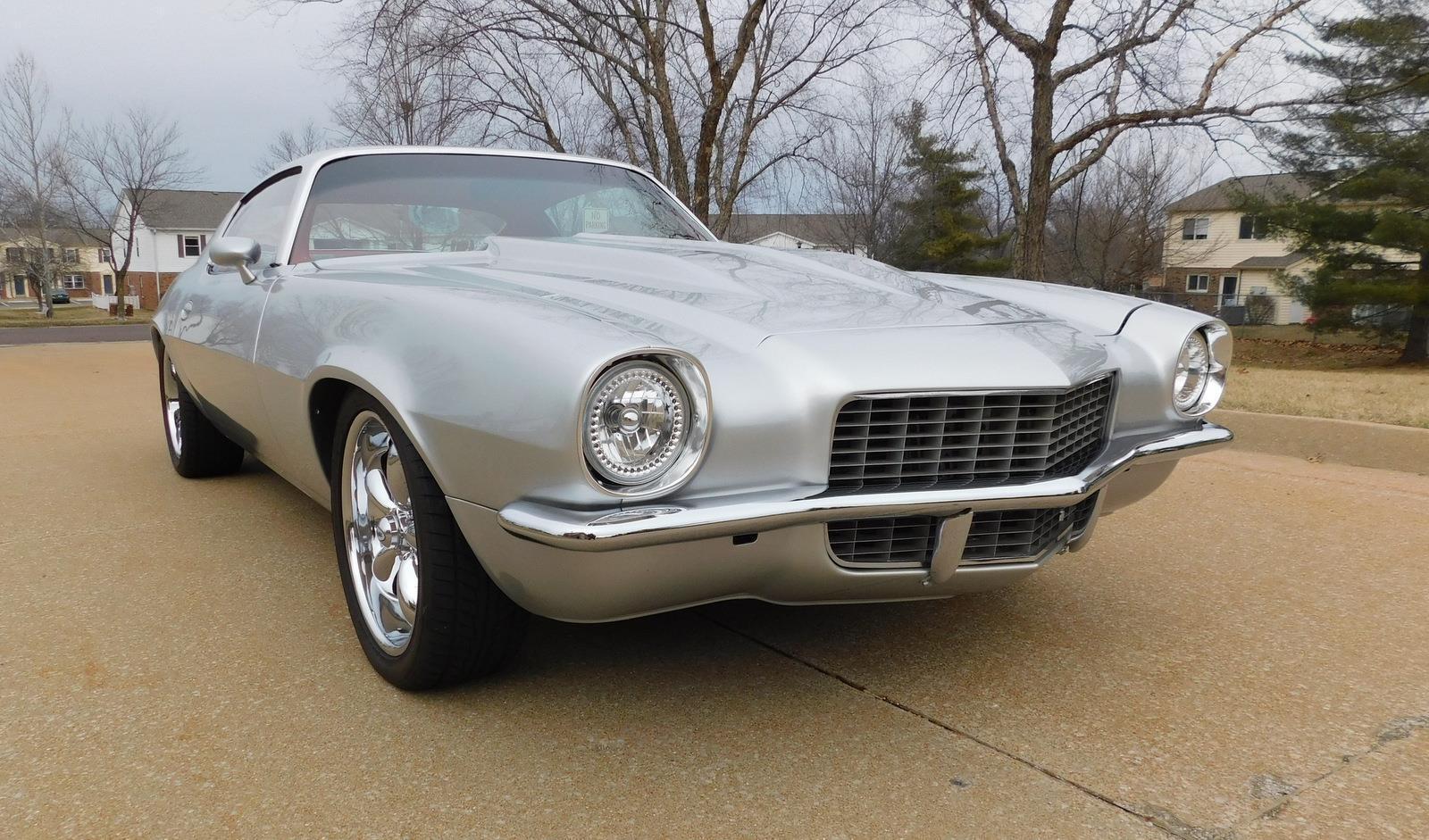 Chevrolet-Camaro-Coupe-1970-Silver-Red-1511-15