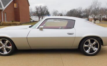 Chevrolet-Camaro-Coupe-1970-Silver-Red-1511-18