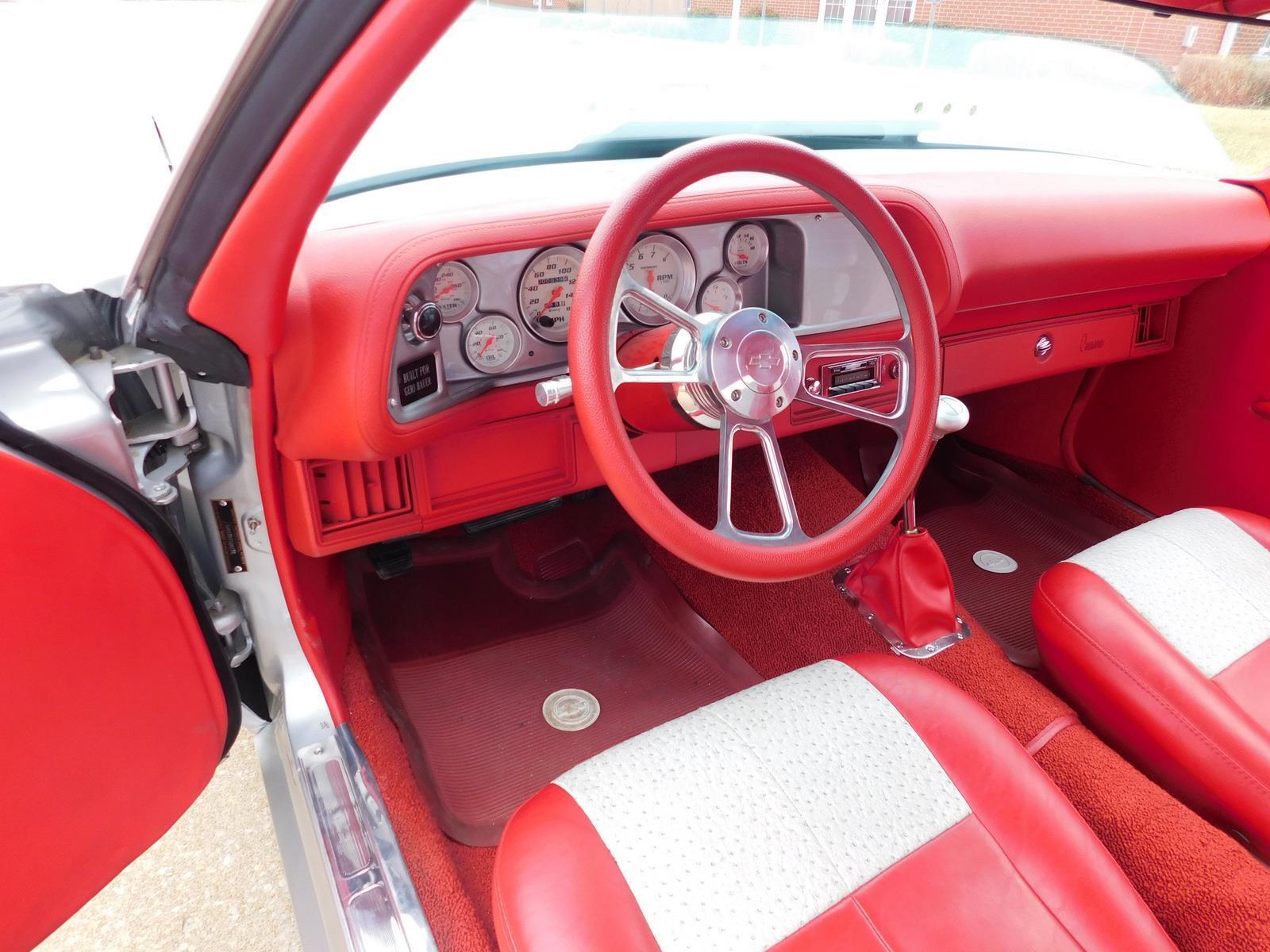 Chevrolet-Camaro-Coupe-1970-Silver-Red-1511-23