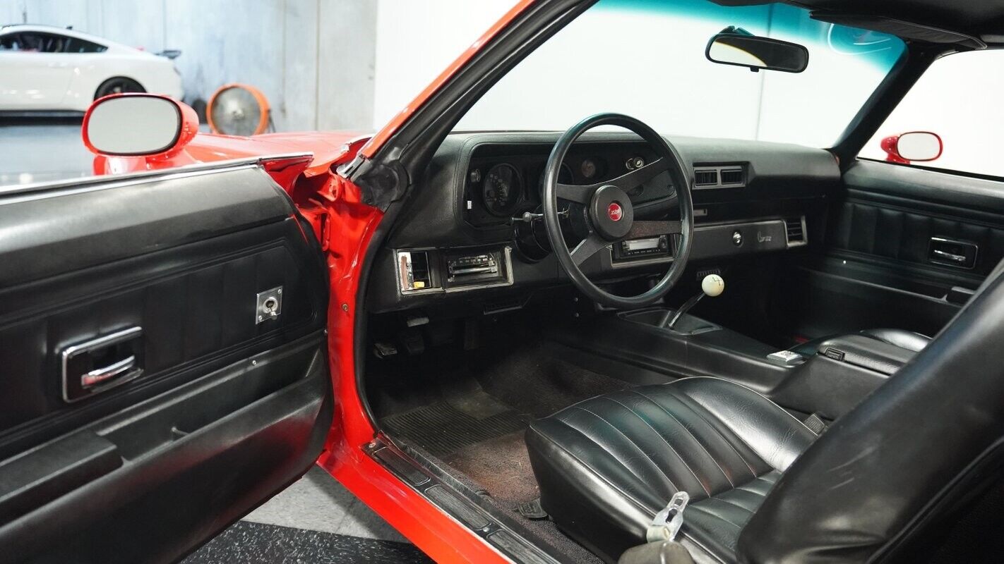 Chevrolet-Camaro-Coupe-1973-Red-Black-8650-4