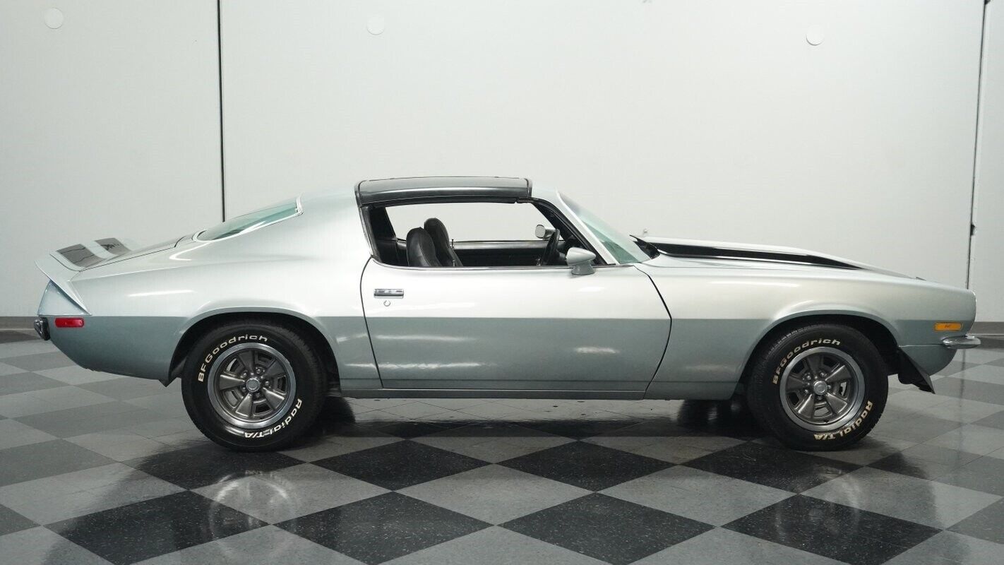 Chevrolet-Camaro-Coupe-1973-Silver-Black-116299-12