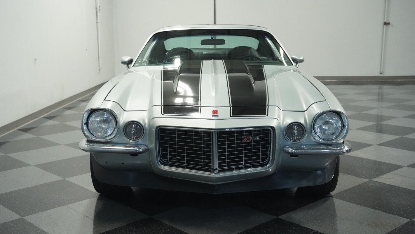 Chevrolet-Camaro-Coupe-1973-Silver-Black-116299-15