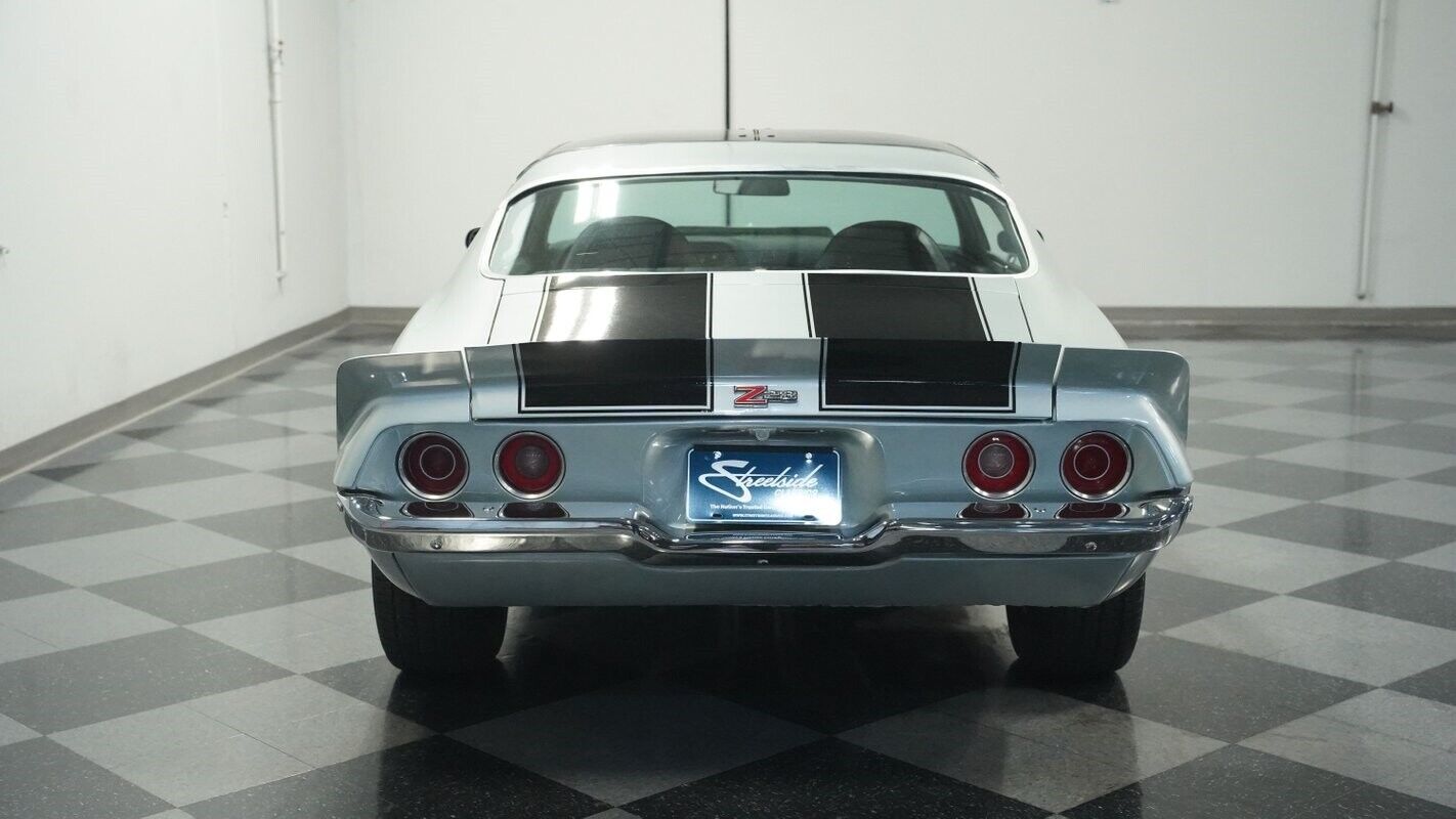 Chevrolet-Camaro-Coupe-1973-Silver-Black-116299-9