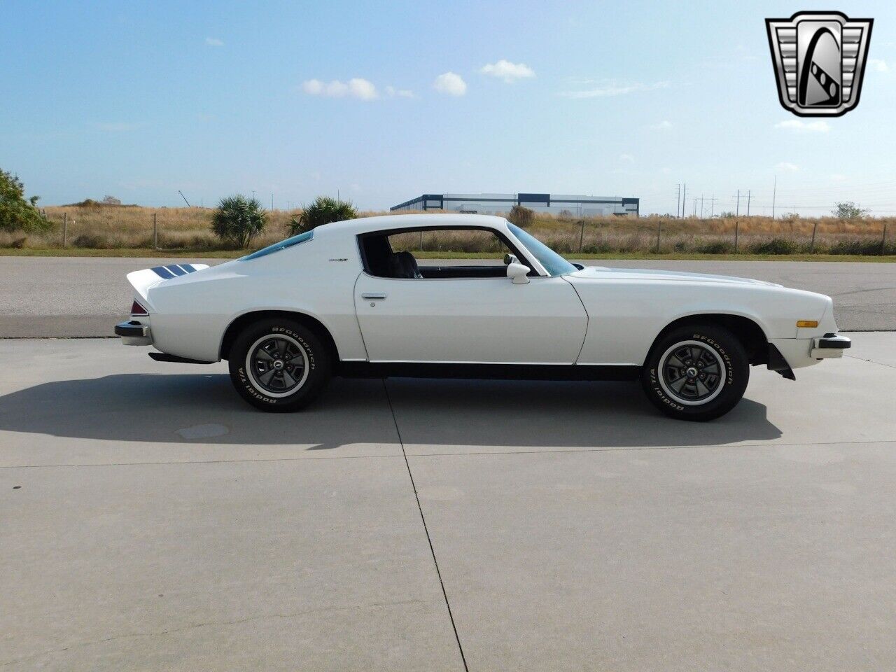 Chevrolet-Camaro-Coupe-1974-White-Black-94031-3