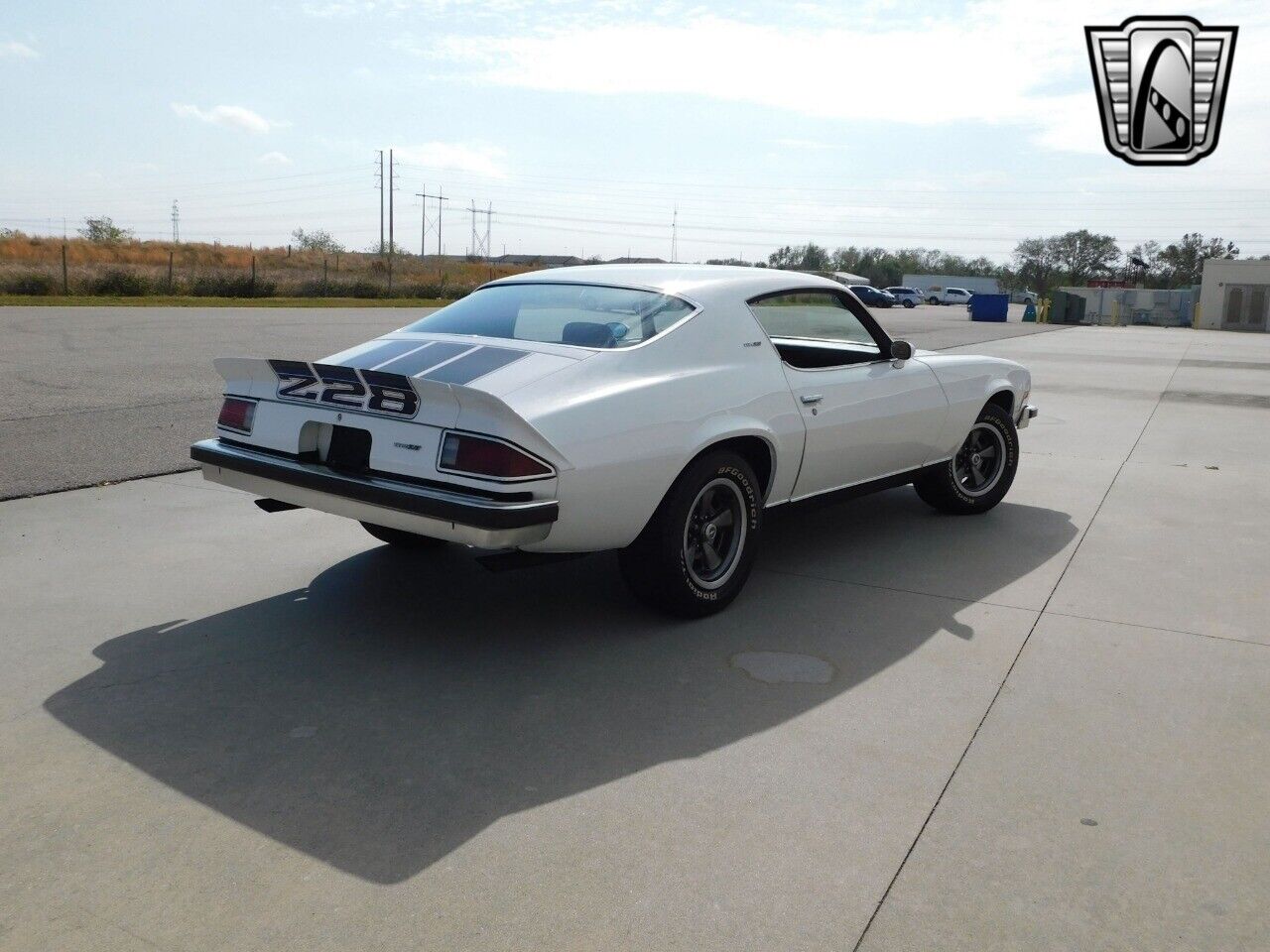 Chevrolet-Camaro-Coupe-1974-White-Black-94031-7