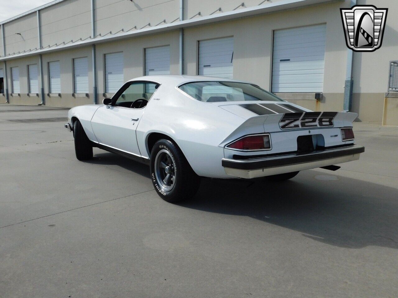 Chevrolet-Camaro-Coupe-1974-White-Black-94031-8