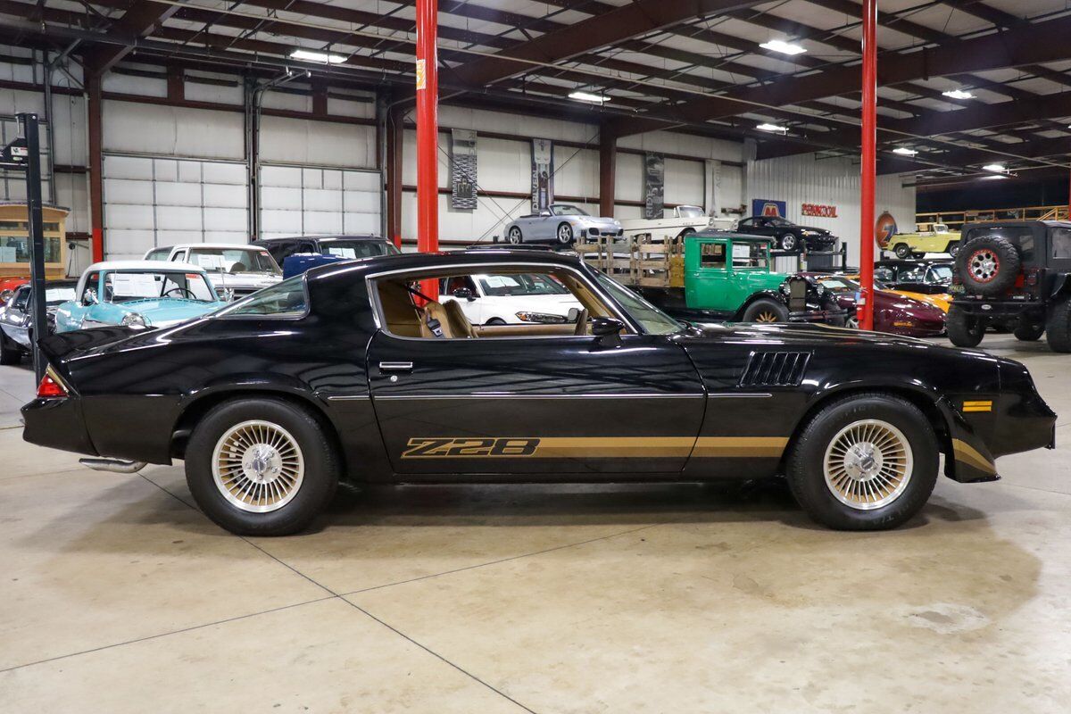 Chevrolet-Camaro-Coupe-1979-Black-Tan-21208-8