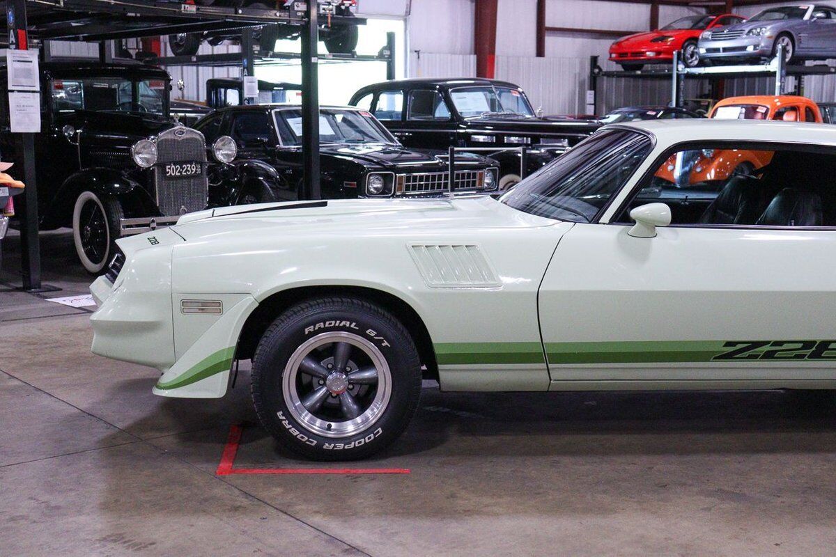 Chevrolet-Camaro-Coupe-1979-Green-Black-101880-1