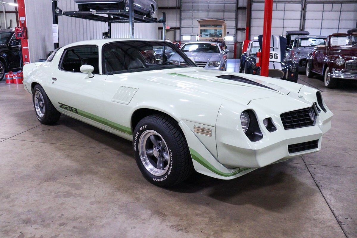 Chevrolet-Camaro-Coupe-1979-Green-Black-101880-10