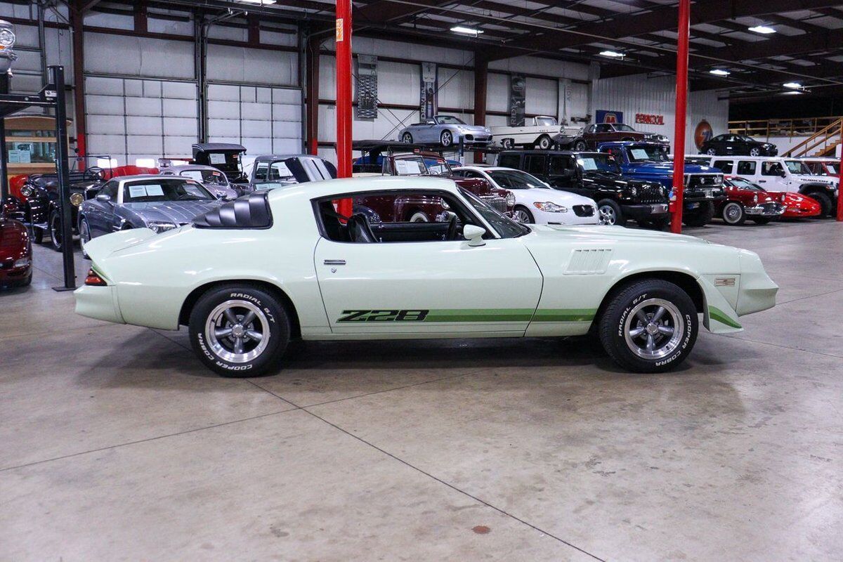 Chevrolet-Camaro-Coupe-1979-Green-Black-101880-8