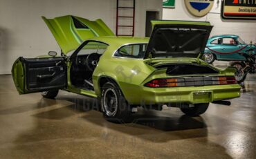 Chevrolet-Camaro-Coupe-1979-Green-Black-129800-2