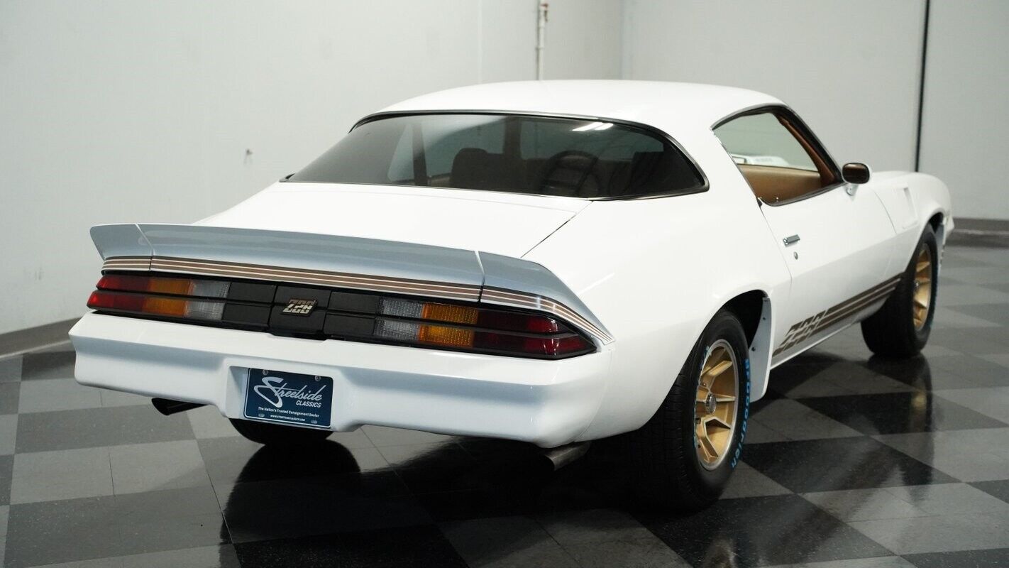 Chevrolet-Camaro-Coupe-1979-White-Tan-134964-10