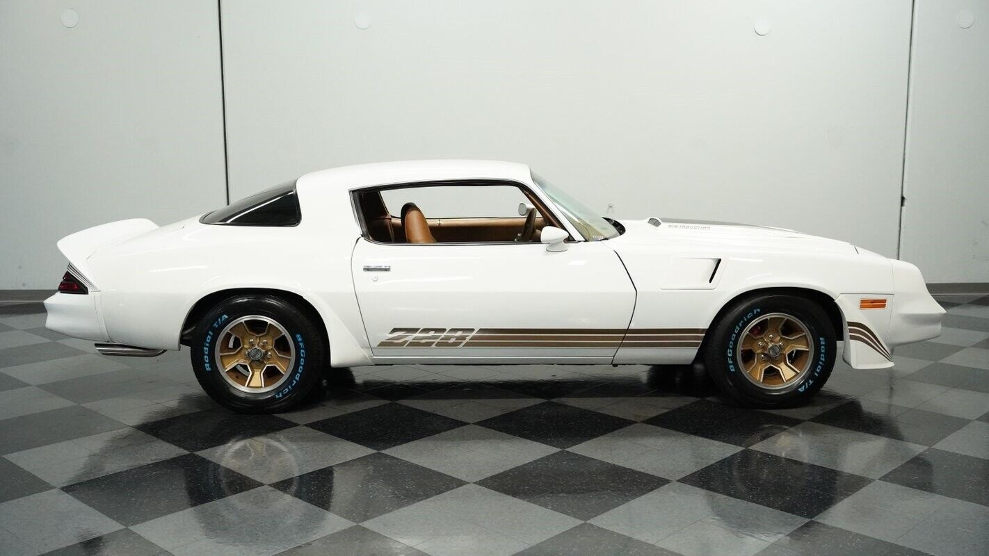 Chevrolet-Camaro-Coupe-1979-White-Tan-134964-12