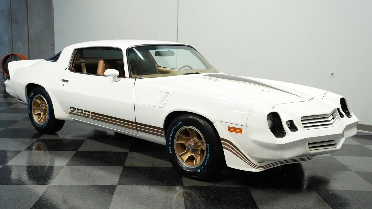 Chevrolet-Camaro-Coupe-1979-White-Tan-134964-13