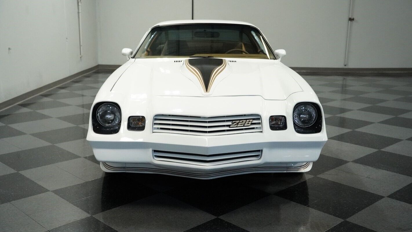 Chevrolet-Camaro-Coupe-1979-White-Tan-134964-15